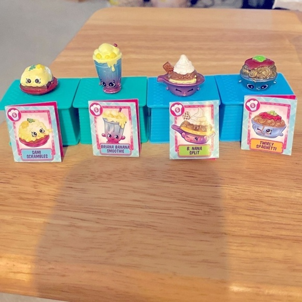 Shopkins (4) with Recipe Card, Chef Club Recipe Box